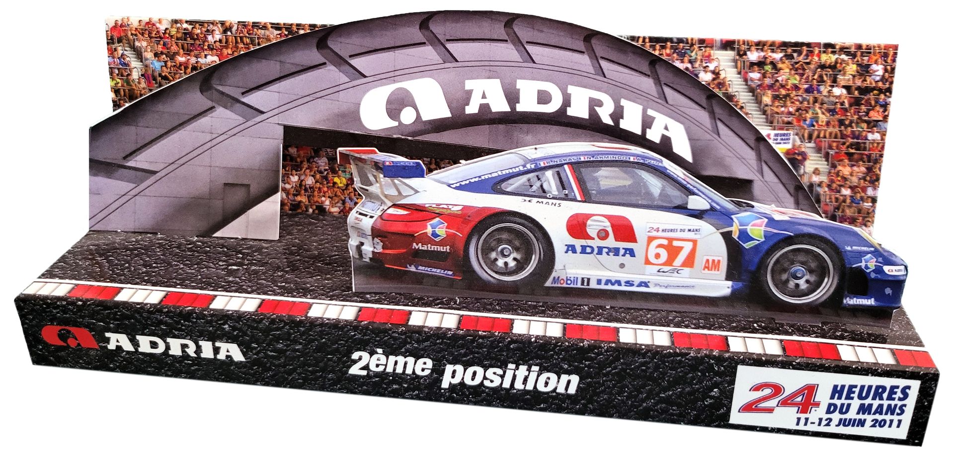 Maquette publicitaire paperama volume 3d en carton recyclable, voitures, sport automobile. Prédécoupée et personnalisable