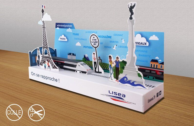 Maquette publicitaire paperama volume 3d en carton recyclable, train, bus, tramway, car. Prédécoupée et personnalisable