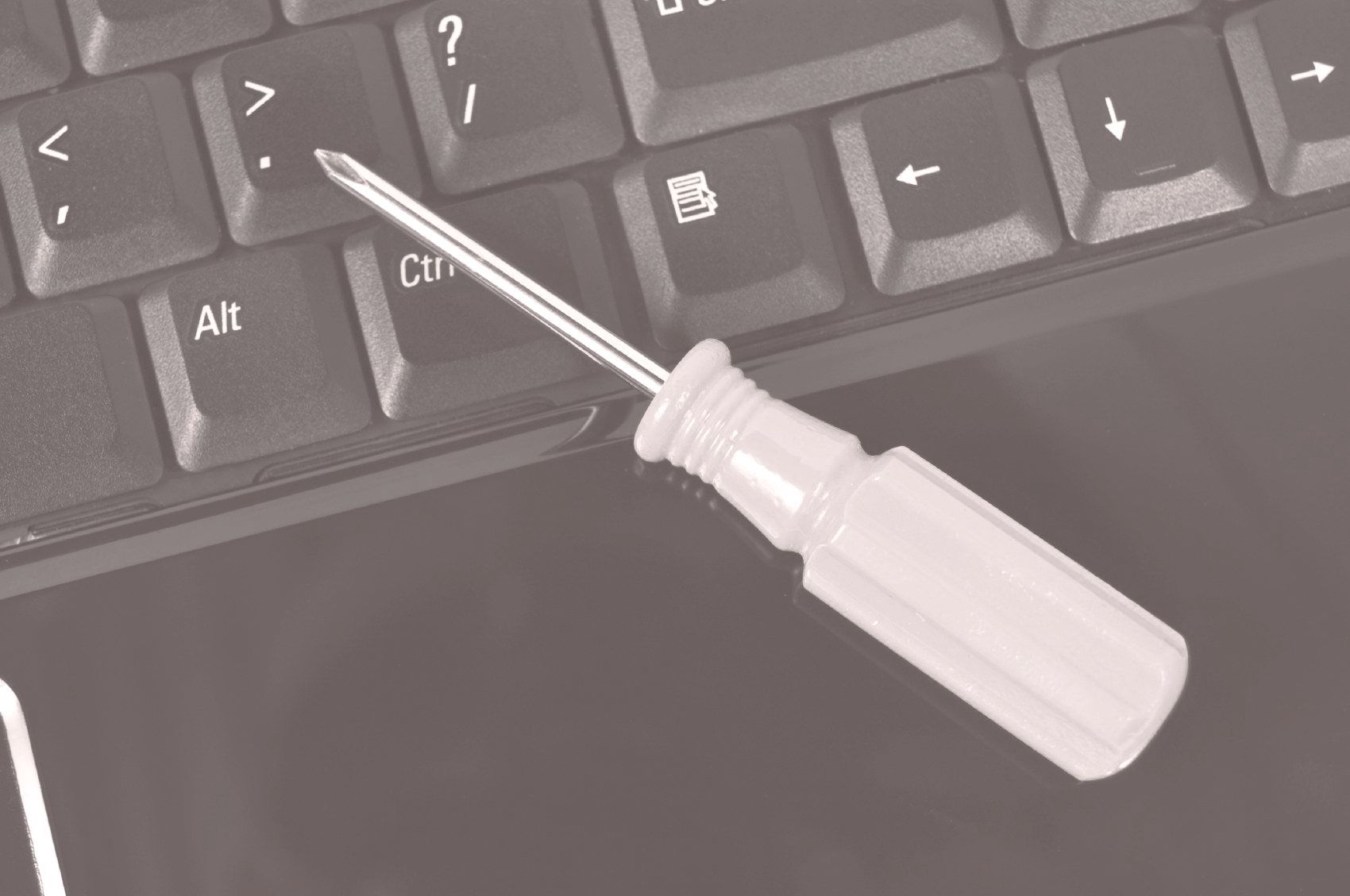 Blogbild Tastatur und Schraubenzieher für Blogbeitrag Relaunch