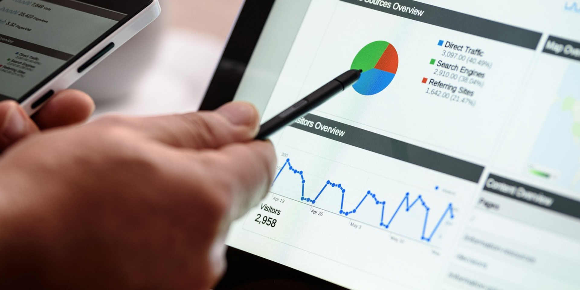 Foto Bildschirm mit Grafik für SEO