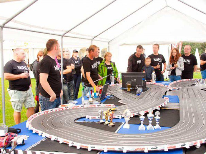 Tag der offenen Tür Firmen Automotive Carrerabahn Brandenburg Berlin