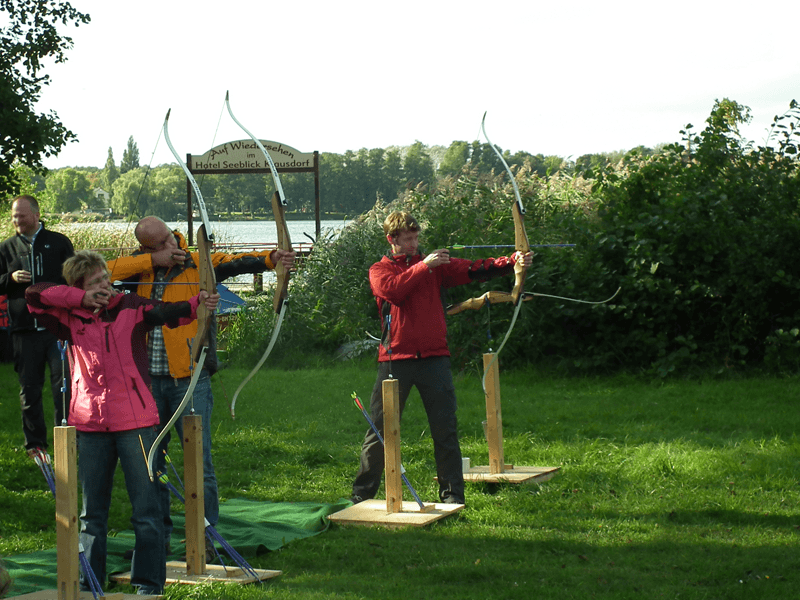 Teamevent Bogenschießen am See Brandenburg