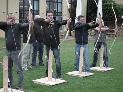Kundentreffen im Hotel Bogenschießen