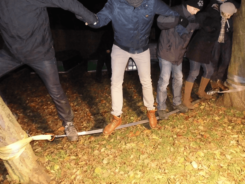 Workshoppause Teamarbeit Slackline