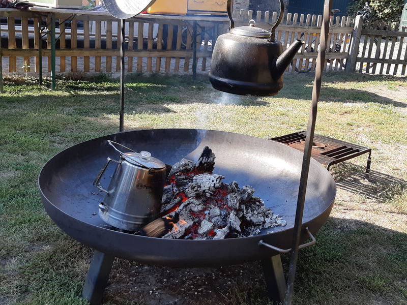 Grillen überm Feuer Quad fahren american way