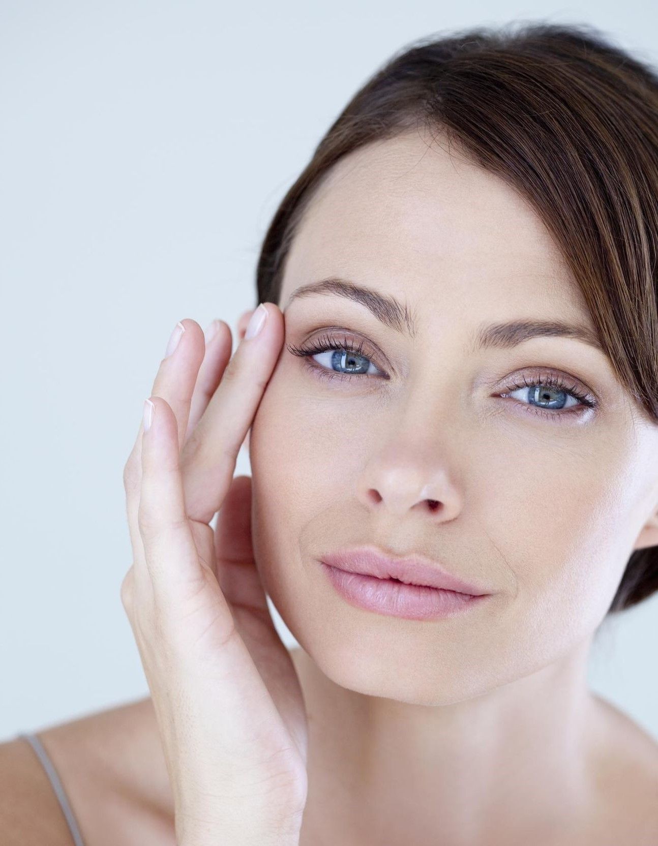 Illustration de la chirurgie esthétique du regard et des paupières, une procédure visant à améliorer l'apparence esthétique des yeux et des contours des paupières