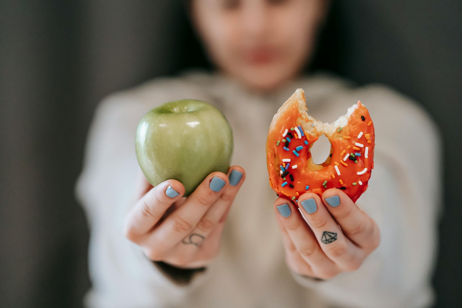 how to deal with seasonal depression, apple, donut, eat healthy, healthy eating