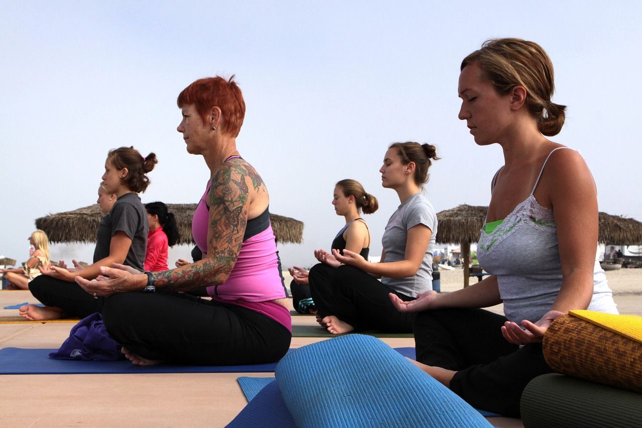 mindfulness practices, meditation, women meditating