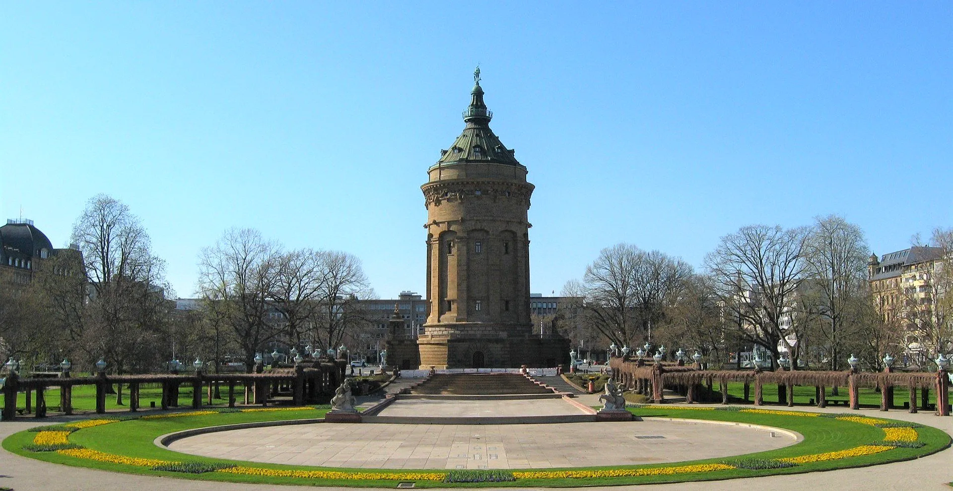 Stadt Mannheim Wasserturm im Frühling