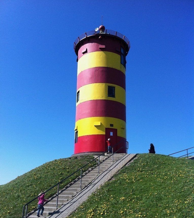 Pilsumer Leuchtturm, der auch als Otto-Turm bekannt ist.