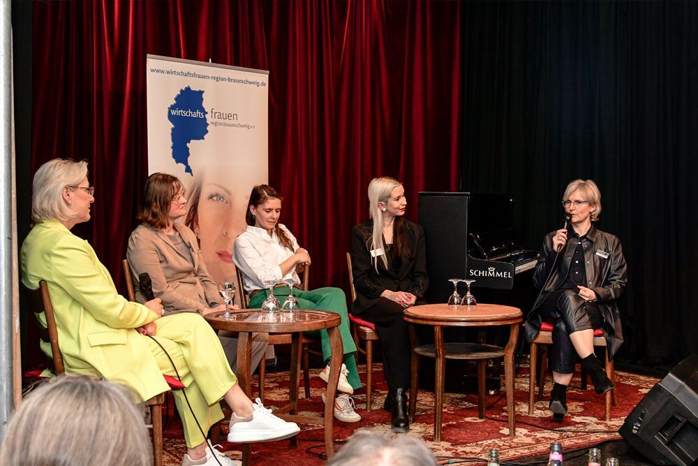 Talkrunde Kult Theater Wirtschaftsfrauen