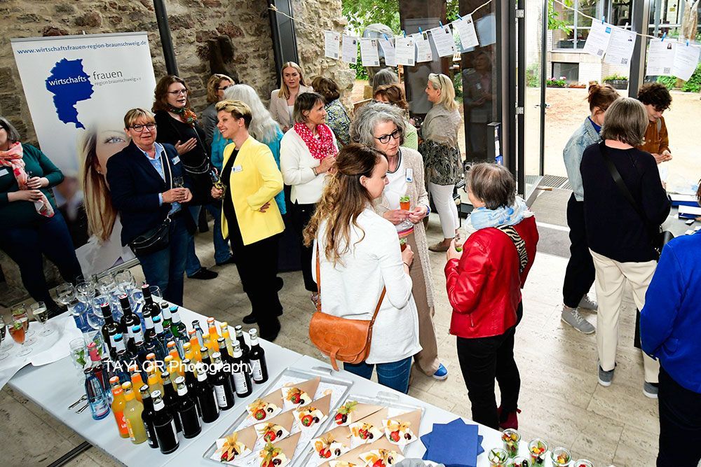 Mai-Konfifchen Wirtschaftsfrauen