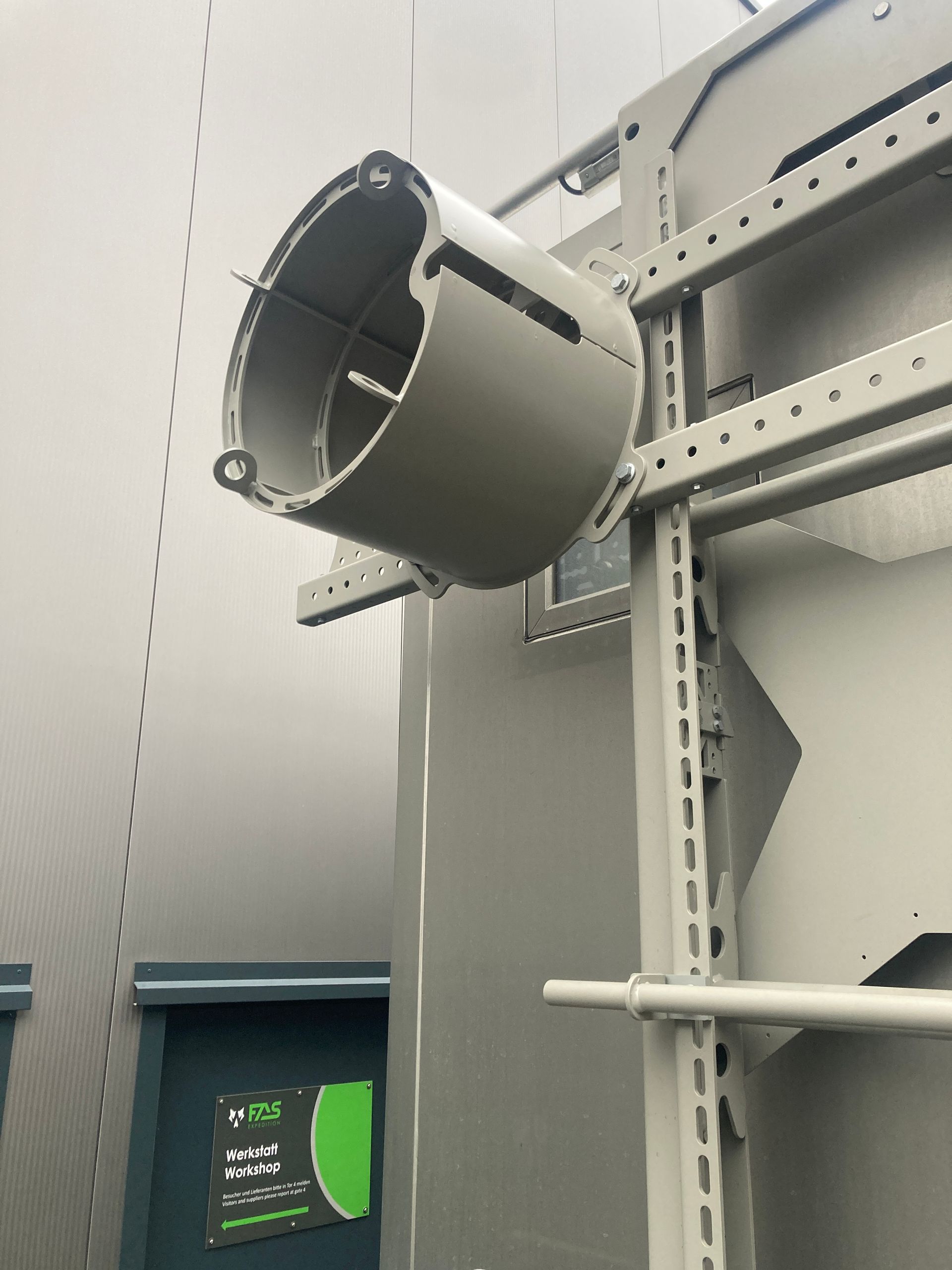 FAS Expedition GmbH Heckträger Fahrradträger Lift Ersatzräder Karkasse Ersatzreifen Mercedes MAN Expeditionsfahrzeug Reisemobil Lkw