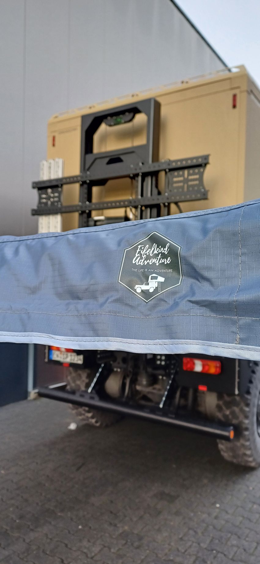 Mercedes Arocs 6x6 FAS Exedition Expeditionsmobil Reisemobil Offroad Ormocar Selbstausbau Heckträger Lastenträger Quadträger Motorradträger Quad ATV Unterfahrschutz Markise Batwing Awning