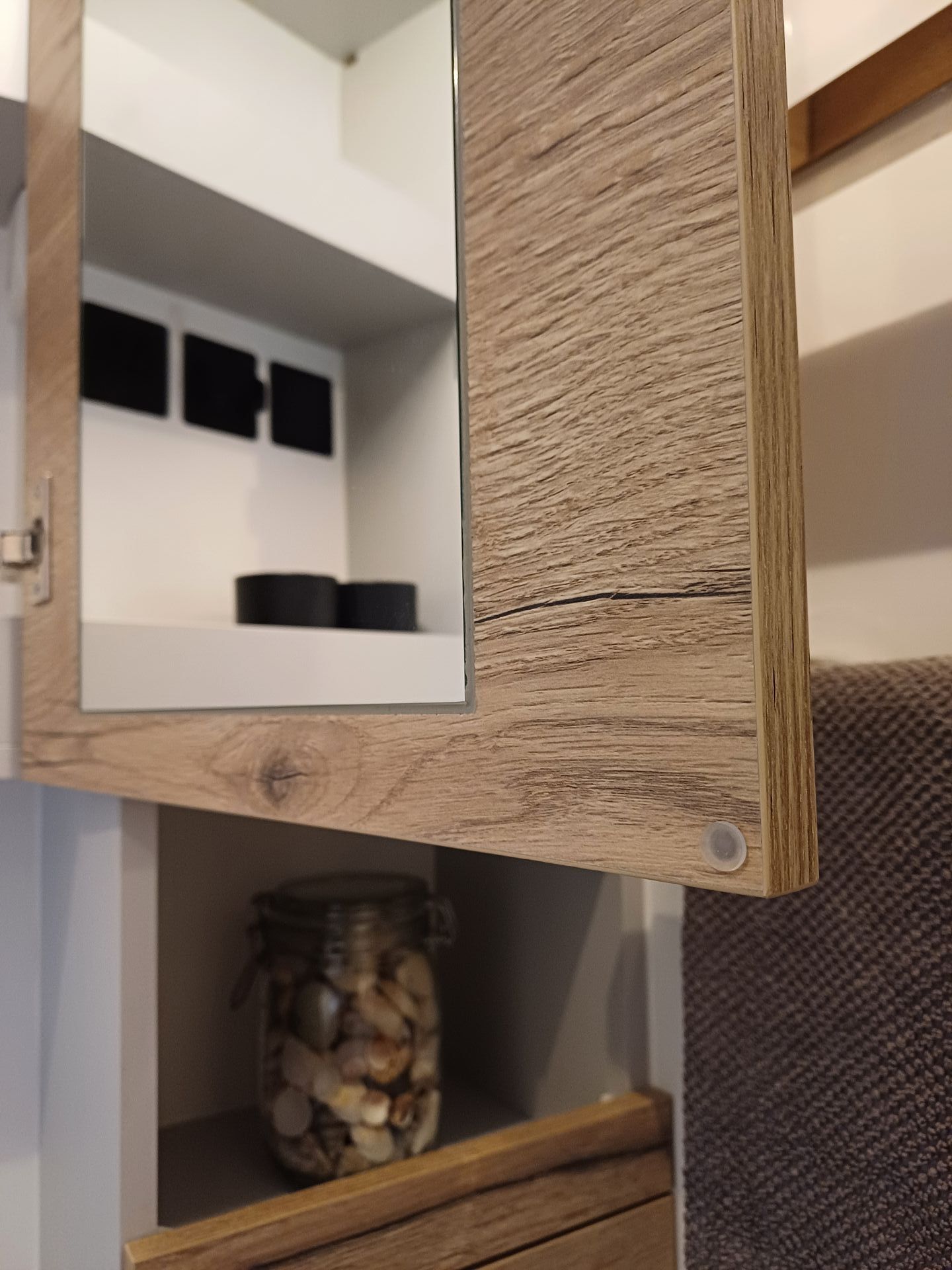 Mercedes Arocs FAS Expedition Expeditionsmobil Reisemobil Offroad Wohnkabine Luxus Ausstattung Bad WC Dusche Glastür Corian Eiche Keramikwaschbecken Komposttoilette OGO Humustrenntoilette Dauershower Shower Loop