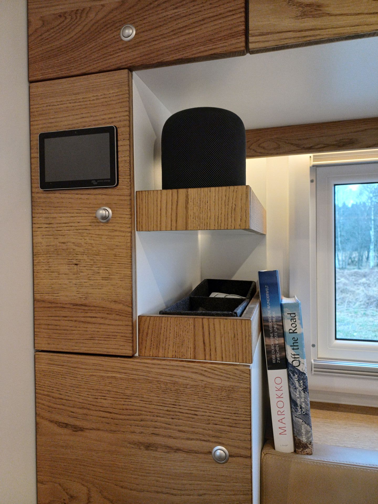 Mercedes Arocs FAS Expedition Expeditionsmobil Reisemobil Offroad Wohnkabine Luxus Ausstattung Rundsitzgruppe Durchstieg Hund Eiche Echtholz Büffelleder