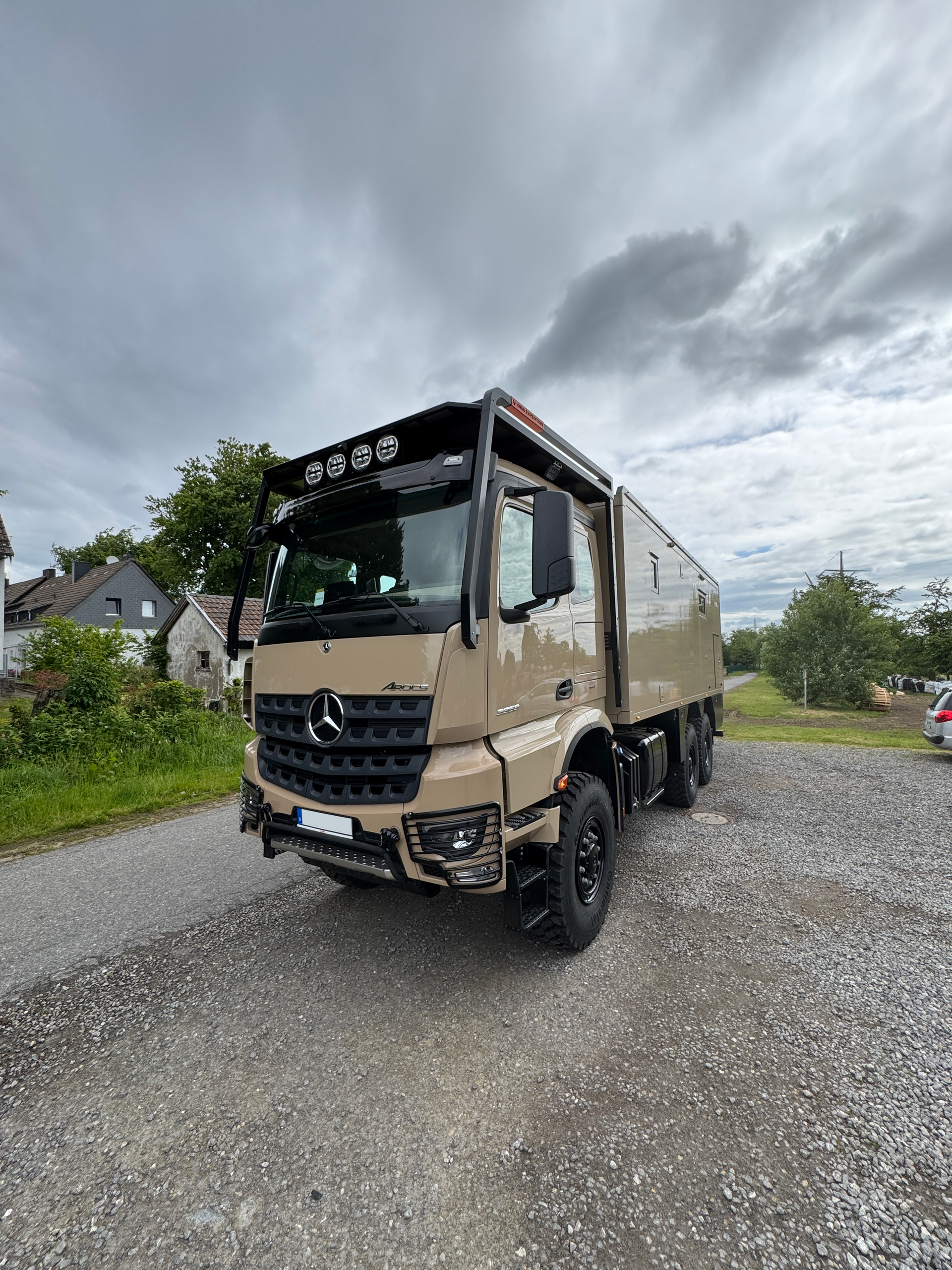 FAS Expedition Krug Expeditionsmobil Offroad Reisemobil Heckträger XL Motorradträger Mercedes Arocs