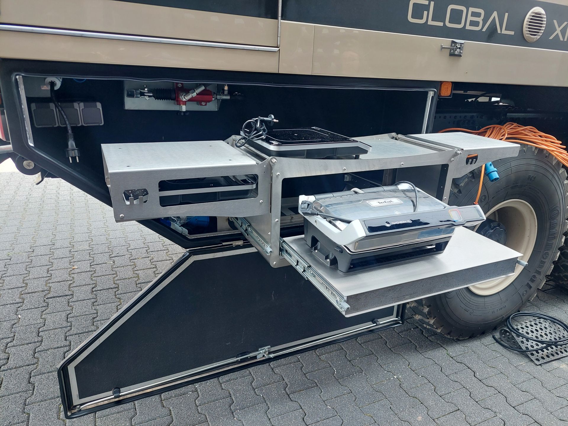 FAS Expedition Action Mobil Global X Außenküche Staukastenküche Kontaktgrill Induktionskochfeld Edelstahl