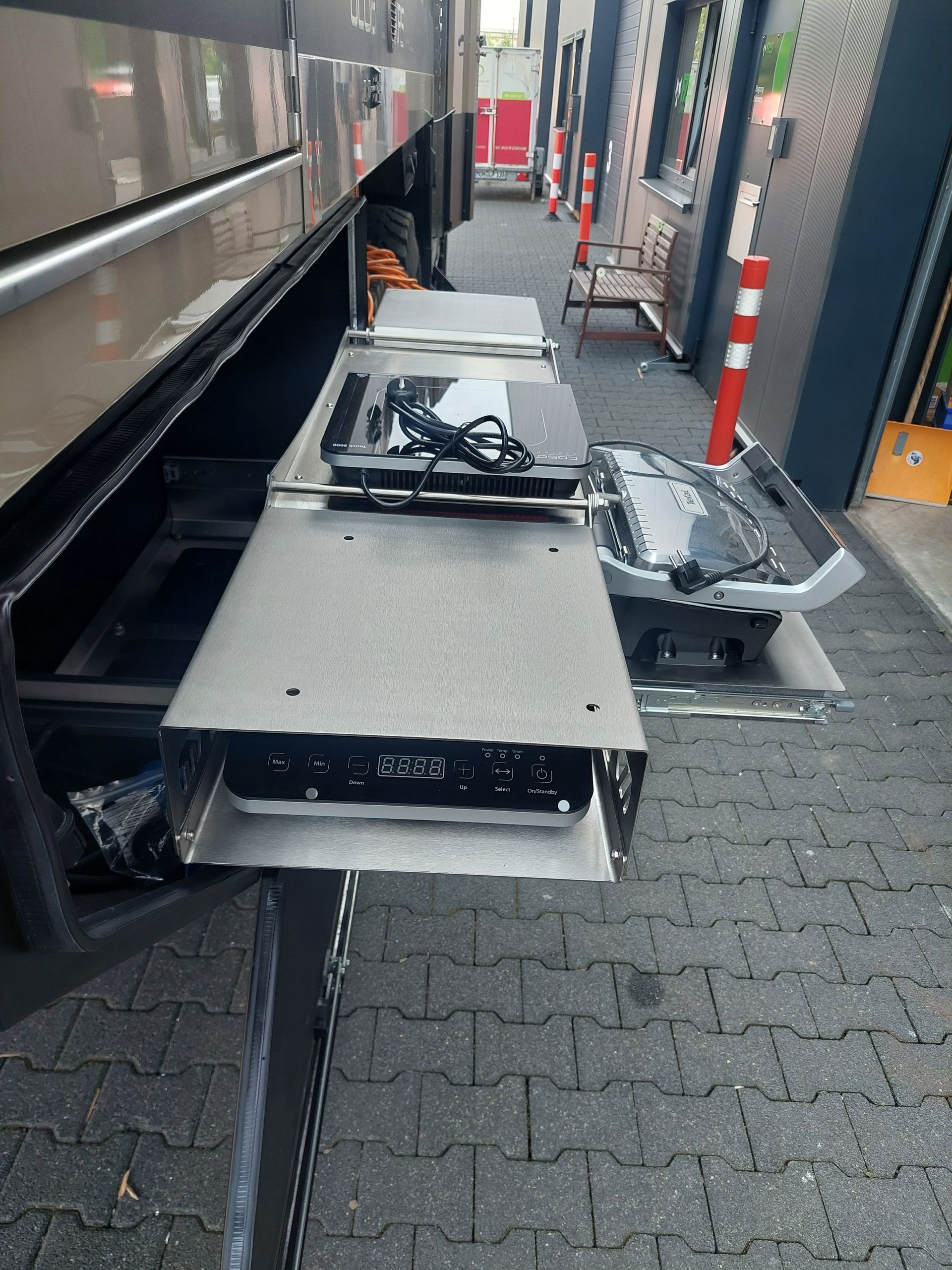 FAS Expedition Action Mobil Global X Außenküche Staukastenküche Kontaktgrill Induktionskochfeld Edelstahl