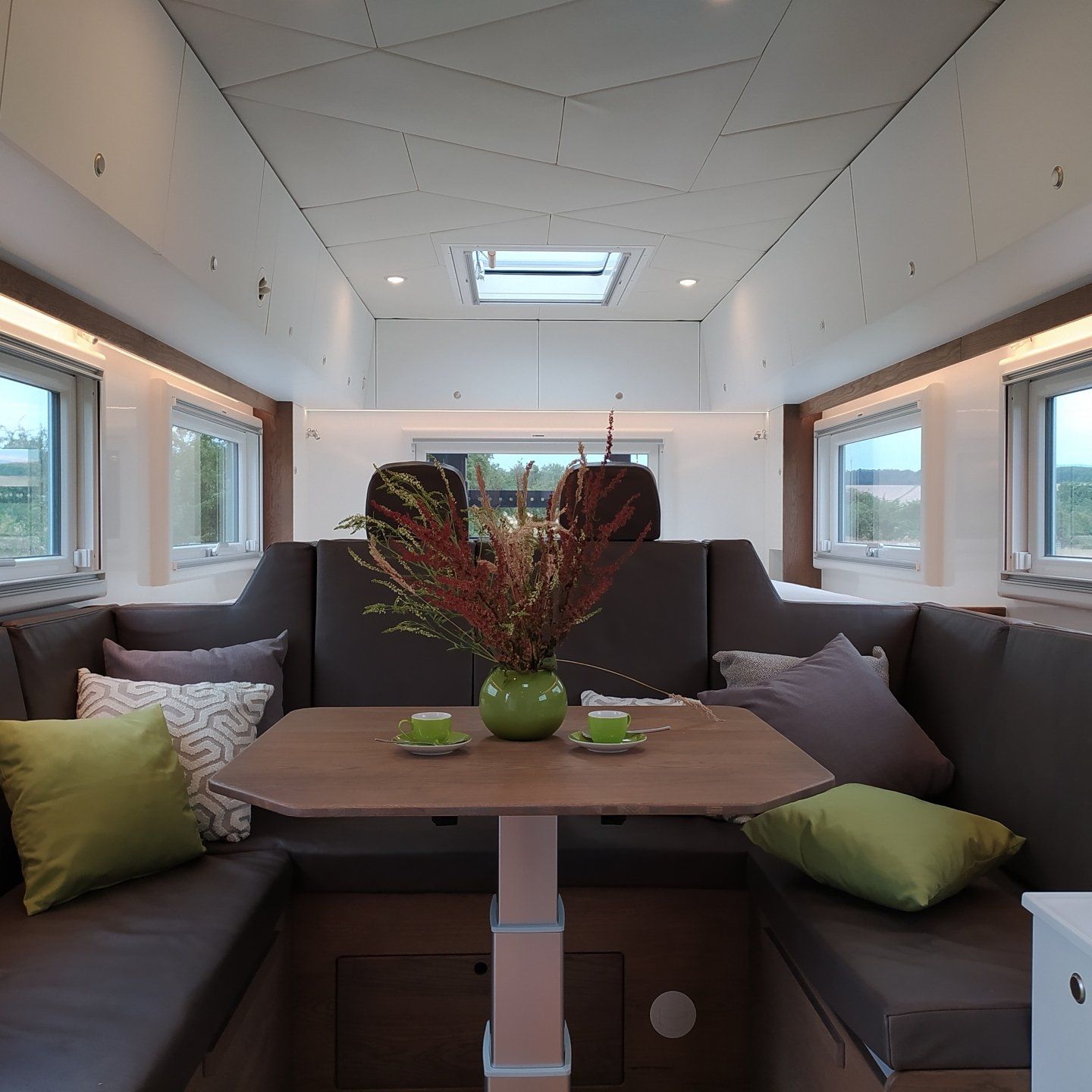 Expeditionsmobil Wohnkabine Wohncontainer Leerkabine selbst ausbauen Aufbau für Expeditions Lkw Innenausbau Blissmobil Krug Kerkamm Boxmanufaktur Hersteller GfK Kabine Sondercontainer food truck mobiles Büro autarkes mini-Büro mobile Arztpraxis mobiler Behandlungsraum