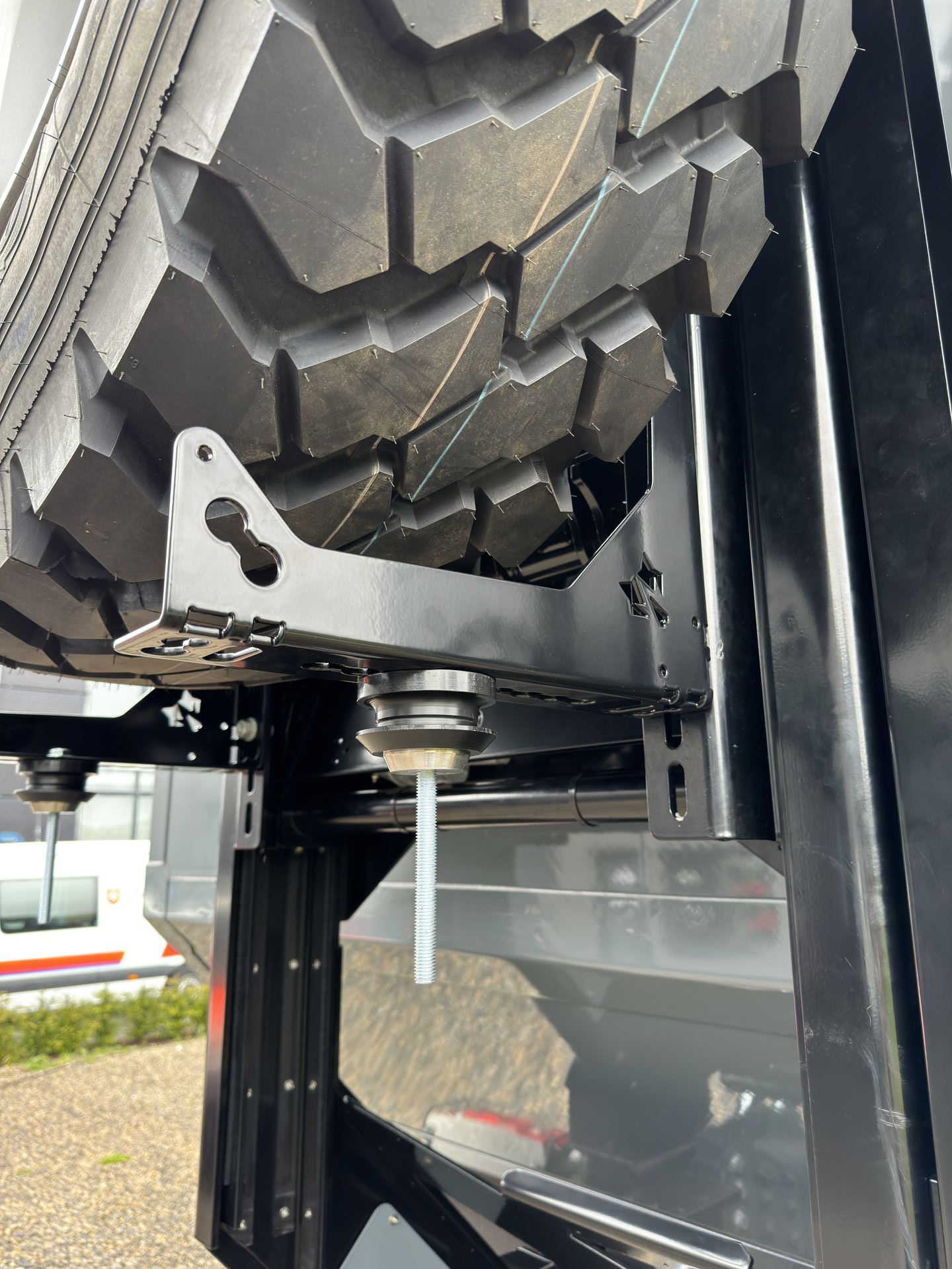 FAS Expedition Reisemobil Expeditionsmobil Heckträger Lastenträger Motorradträger Ersatzradhalter Sandblechhalterung schräges Heck Kabinenheck Unterfahrschutz