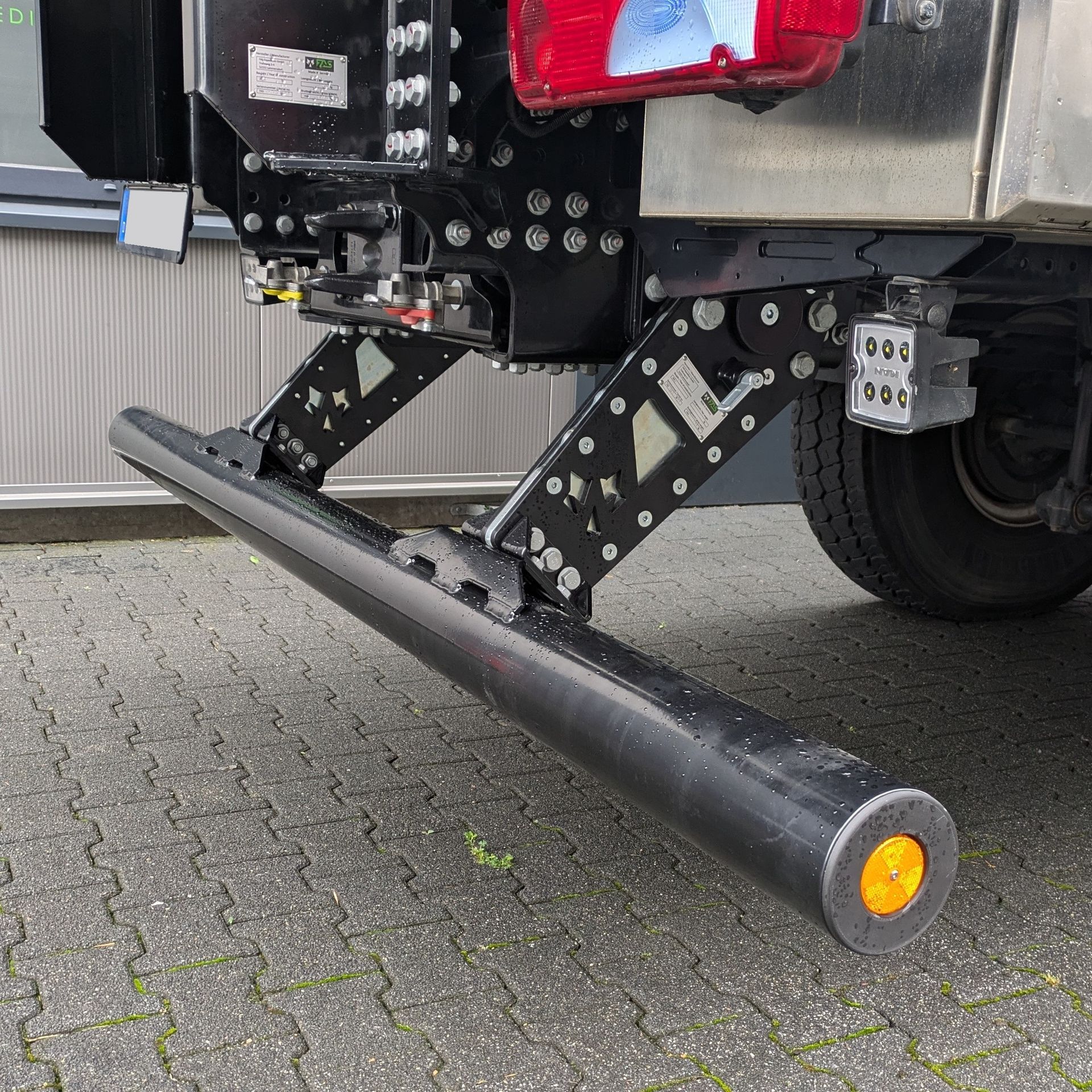 FAS Expedition Reisemobil Expeditionsmobil Heckträger Motorradträger Lastenträger Ersatzradhalter Karkassenhalter Unterfahrschutz