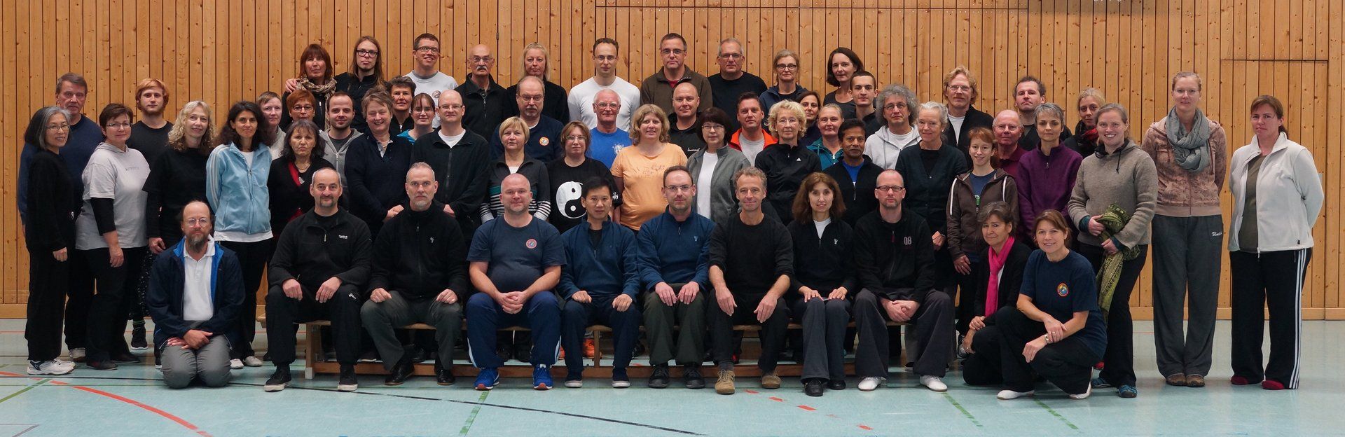 Gruppenfoto vom Seminar mit Großmeister Yang Jun 2015 in Kiel Gruppenfoto vom Seminar mit Großmeister Yang Jun 2015 in Kiel