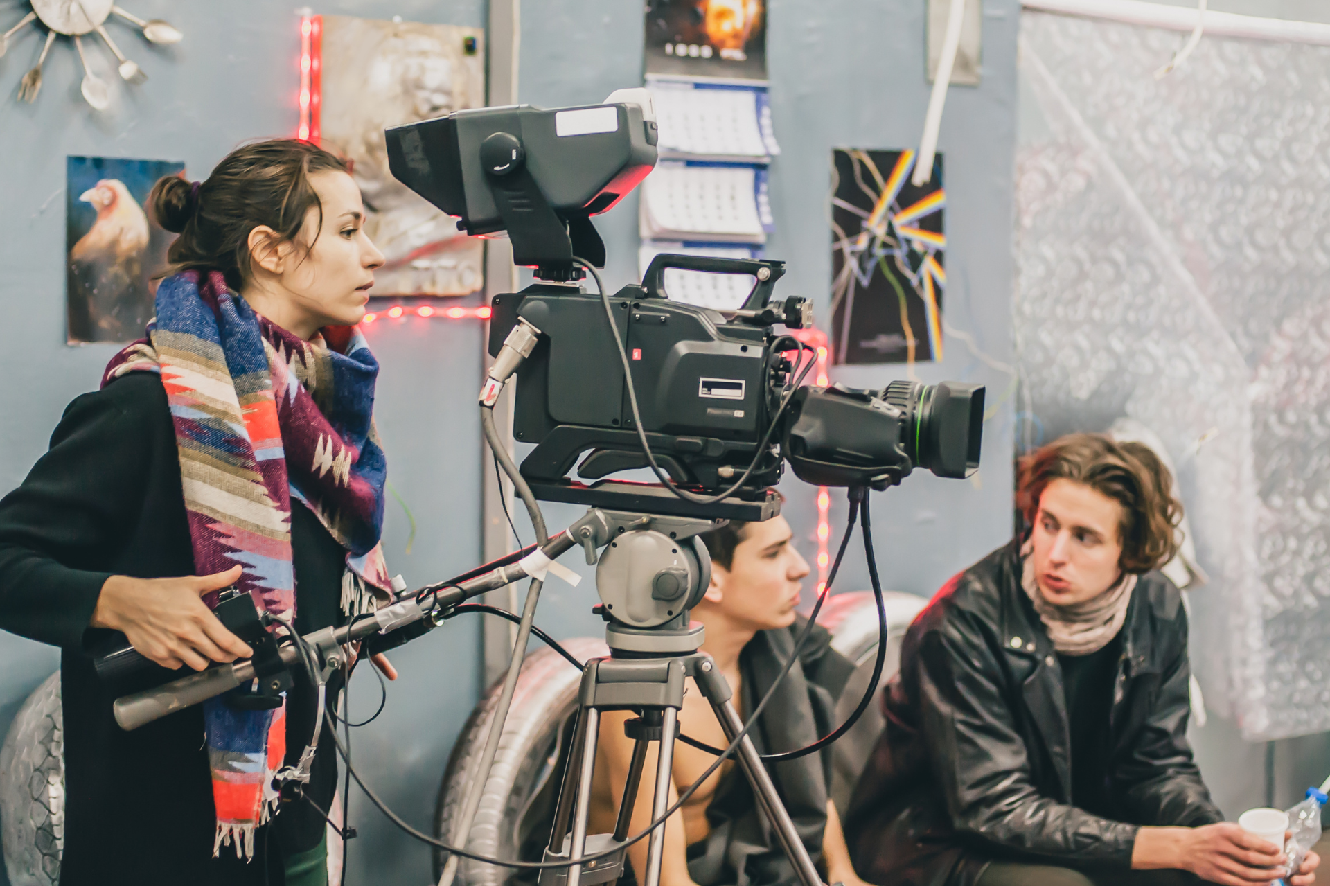 MUJER CAMARA CINE PRODUCCION RODAJE