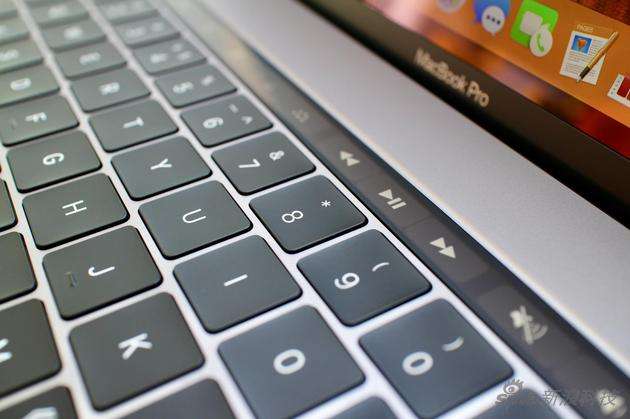 réparation remplacemenChangement clavier bloqué ou touche sauté d'ordinateur portable MacBookt du clavier MacBook