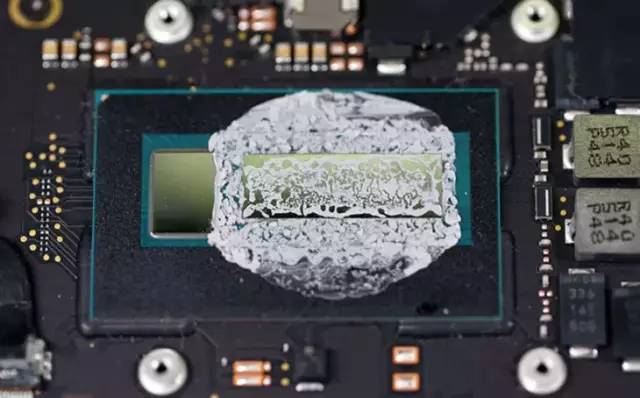 Changer la pâte thermique pc bureau ou portable SAMSUNG