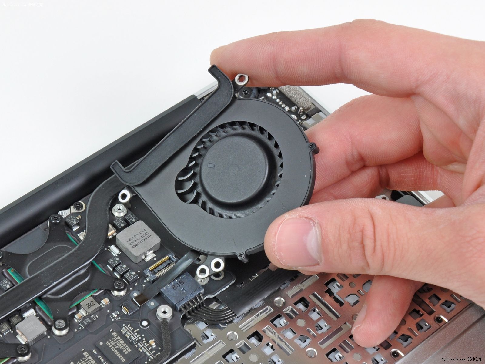 réparation remplacement du ventilateur MacBook