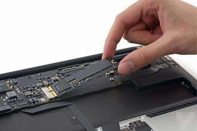 remplacer un disque dur endommagé du MacBook