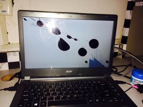 réparer un écran d'ordinateur portable DELL fissuré