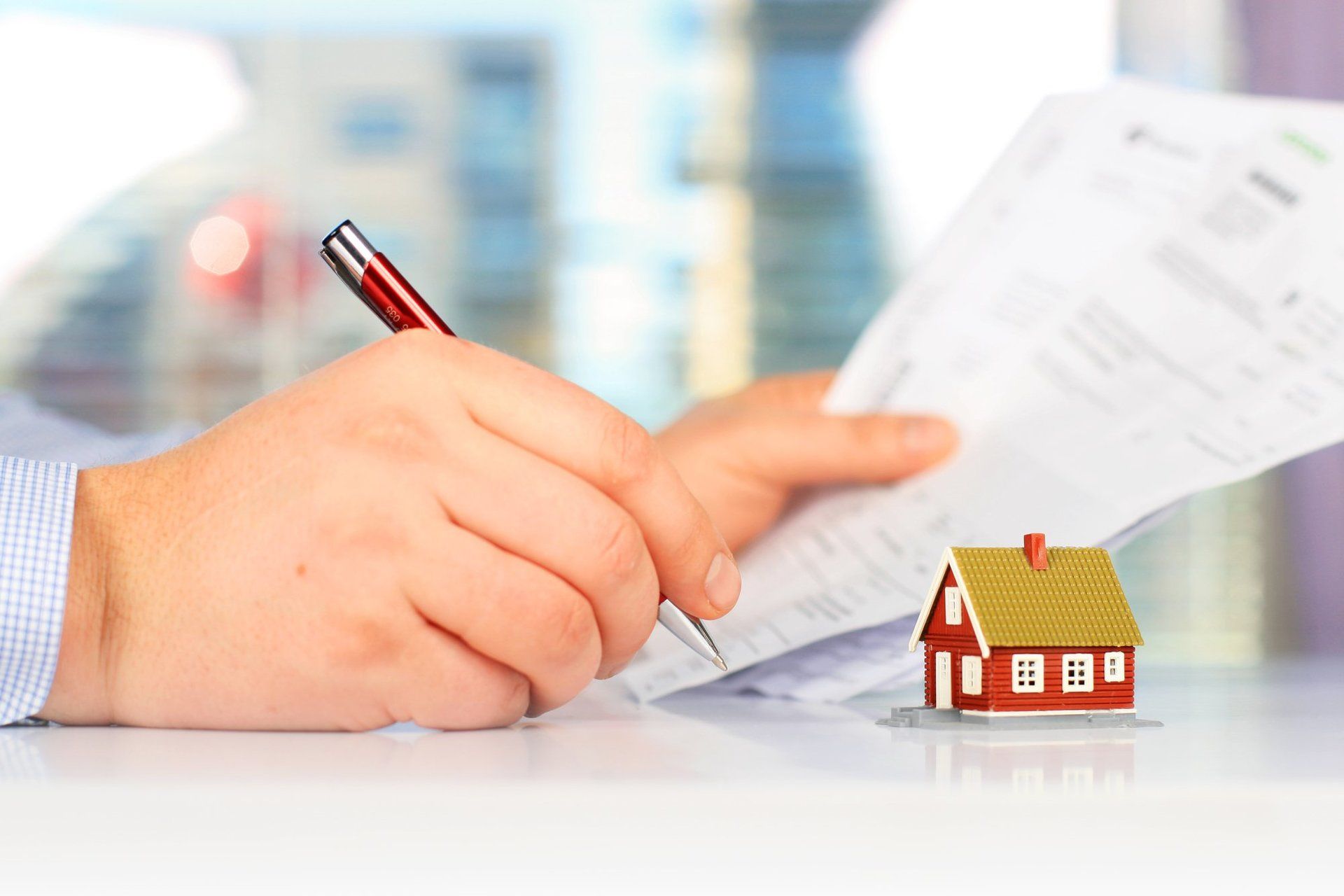 Immobilienbewertung vom Fachmann bei Familien-und Erbangelegenheiten Immobilienbewertung vom Fachmann - Wir beraten Sie fachgerecht bei der Erstellung von Gutachten rund um die Immobilie - Bewertung Ihrer Immobilie - Kauf/Verkauf einer Immobilie - Familien-und Erbangelegenheiten - Verrentung mit Wohnrecht