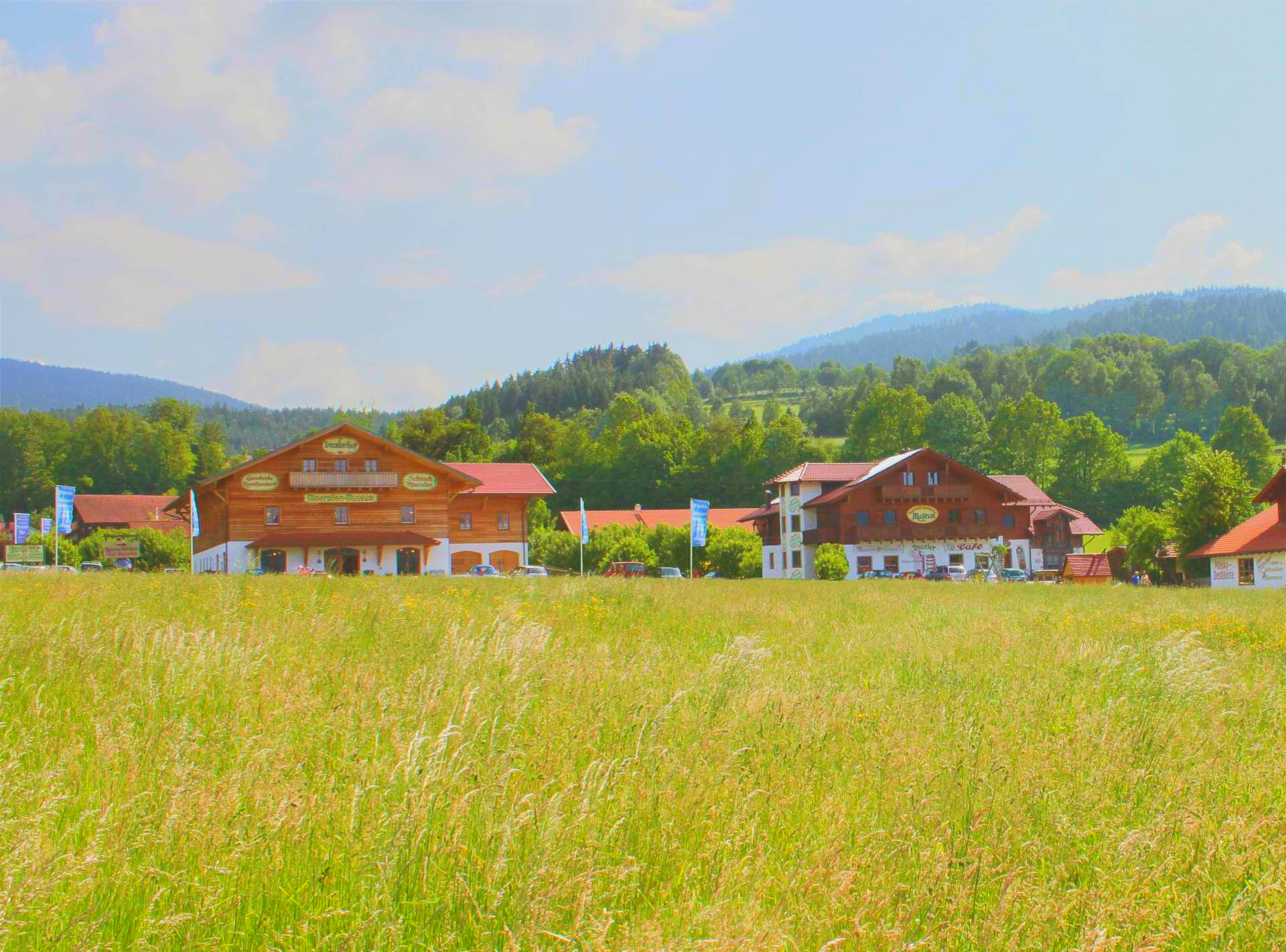 Drexler-Hof neben Handwerksmuseum und Brennerei