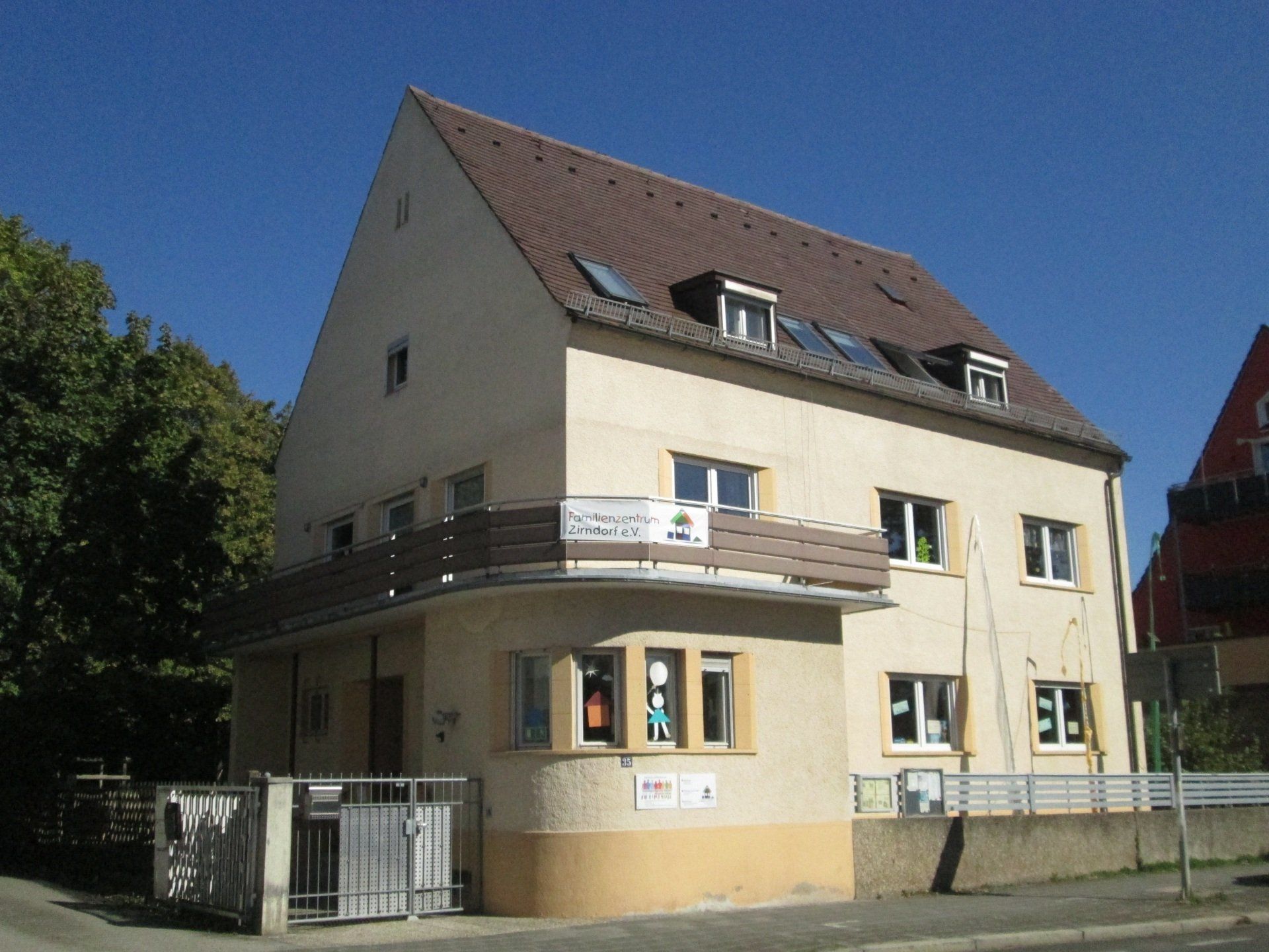 Aussenansicht Gebäude Mittagsbetreuung und Familienzentrum Zirndorf e.V.