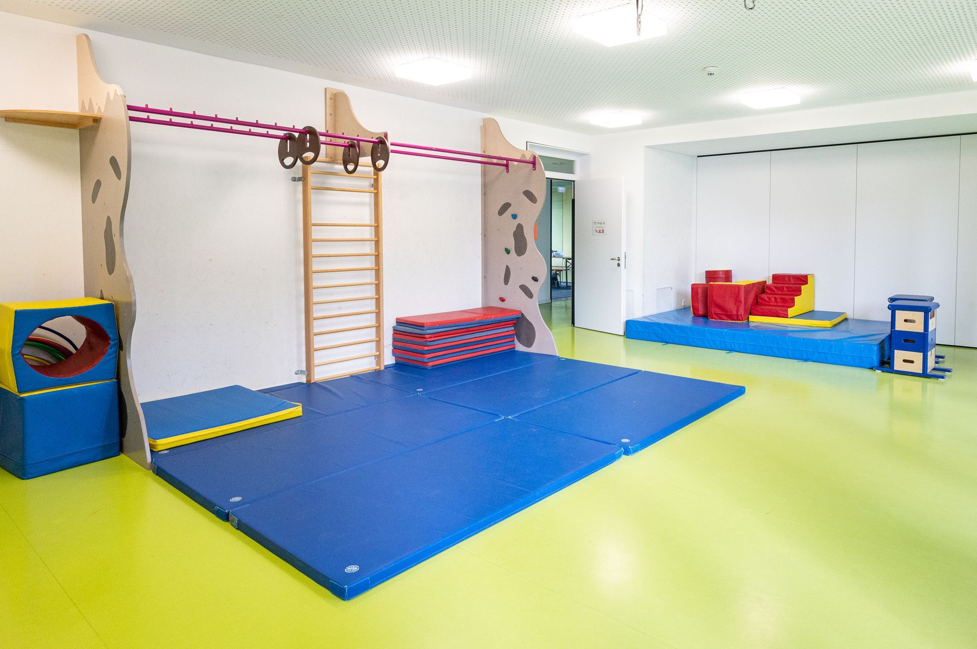Abbildung Turnhalle mit Matten