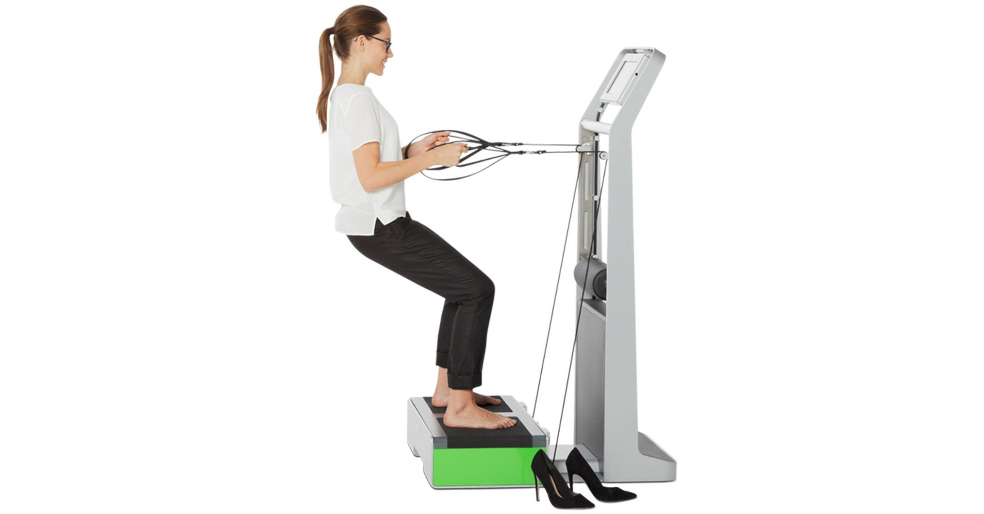 Ein Bild, Frau trainiert auf Vibrationstrainer, Wellengang-excellence