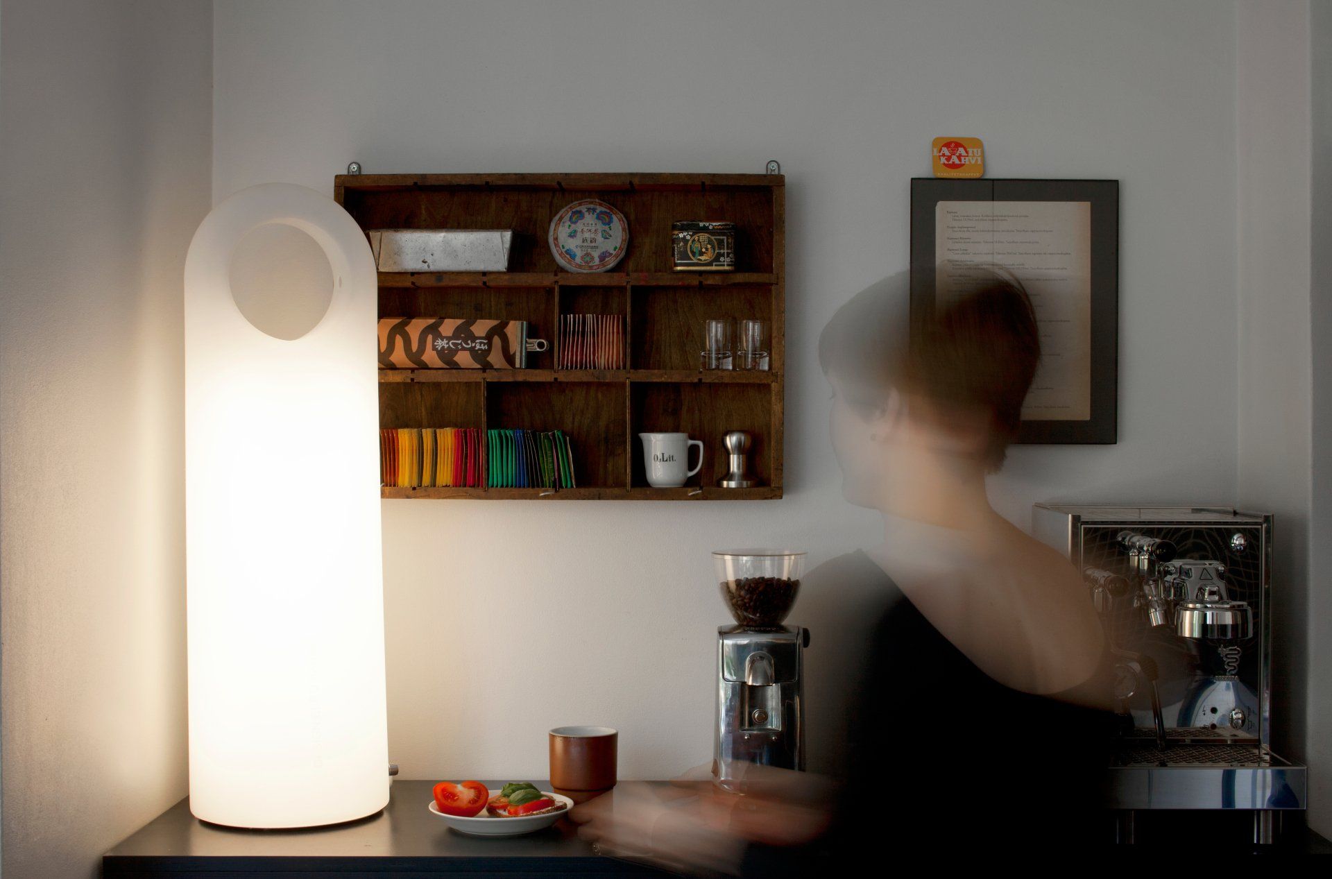 ein Bild, Designer-Lichttherapiegerät in der Kaffeeküche