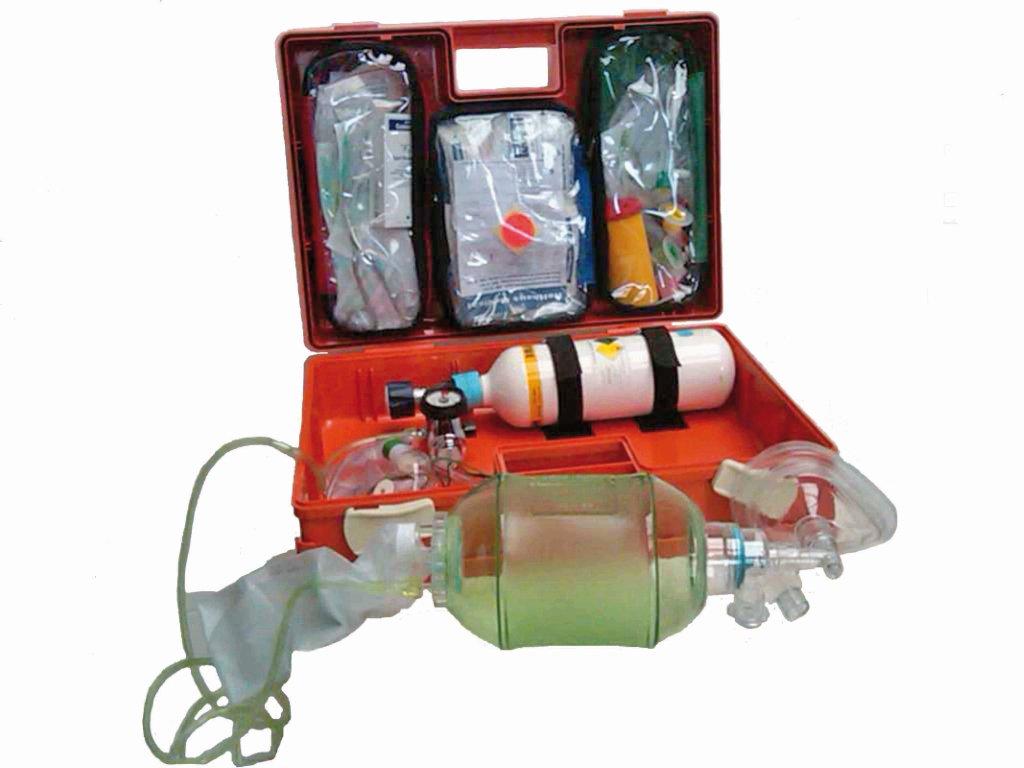 ein Bild, Notfall-Koffer offen mit Inhalt