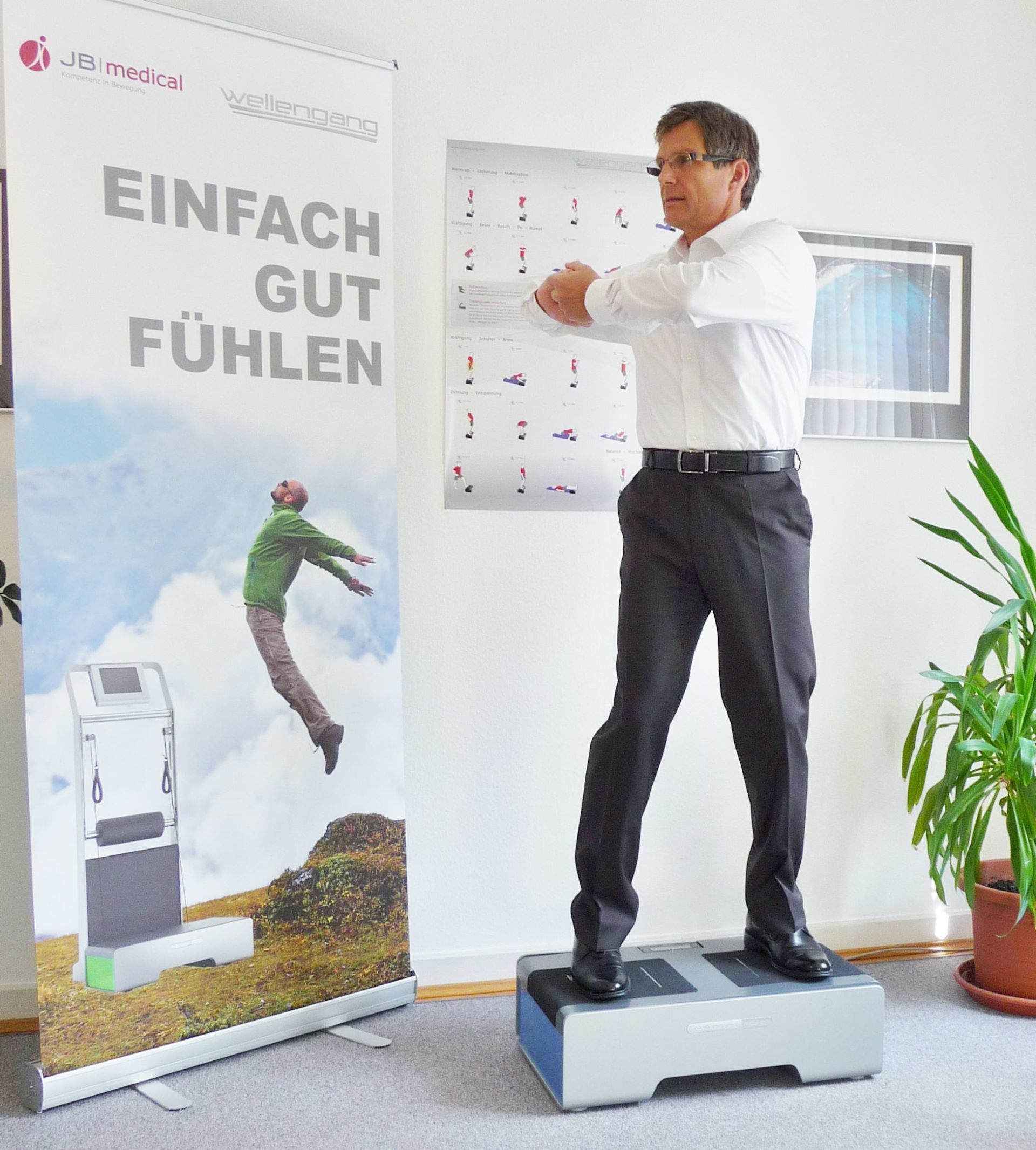 Ein Bild; Mann, Training, Vibrationstrainer, Wellengang