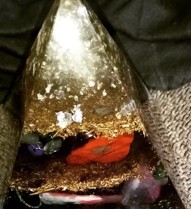 Orgonit Handarbeit als Tetraeder