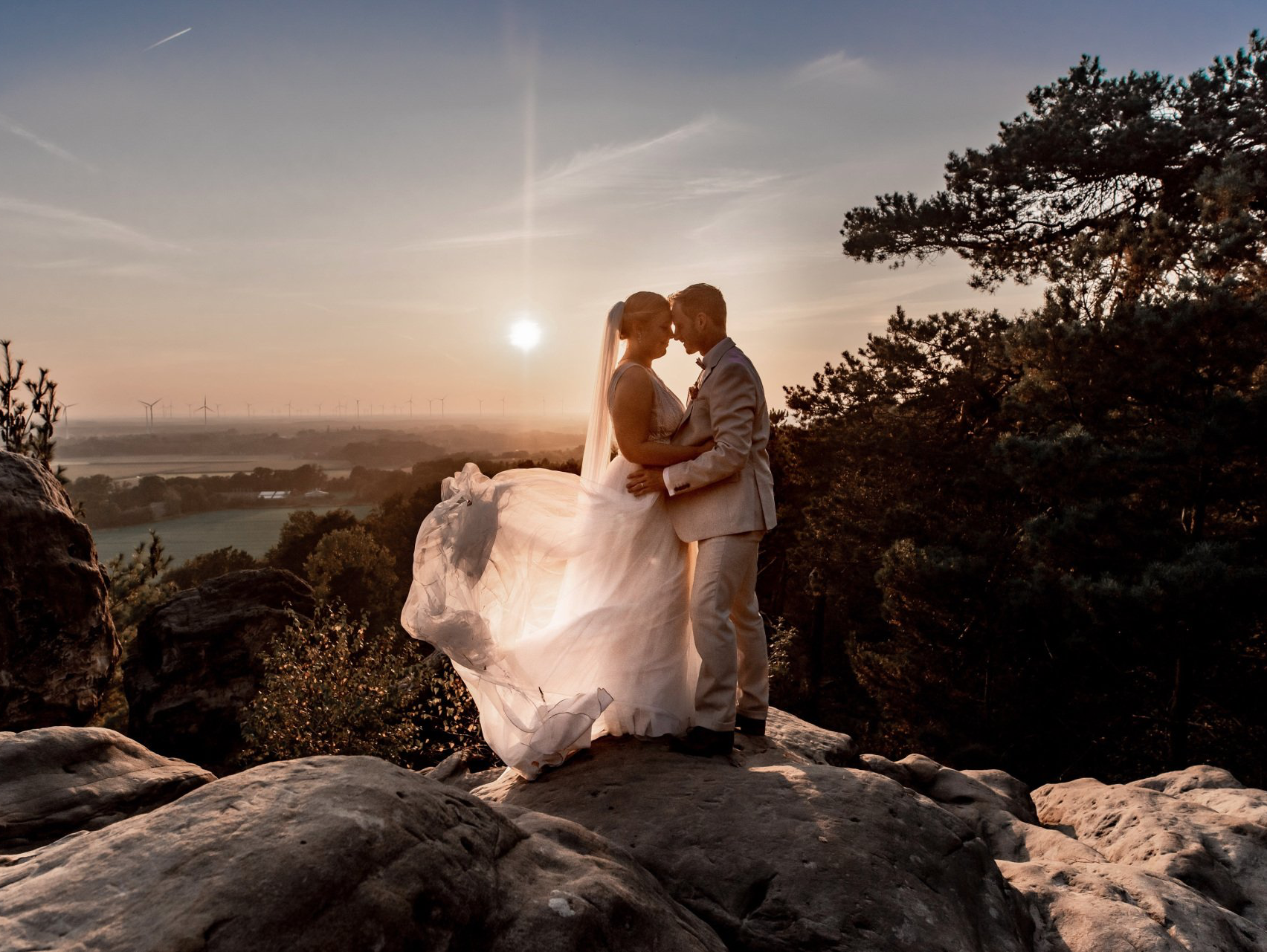 Afterwedding am hockenden Weib Verena Hartmann, Hochzeitsfotos, Liebe im Herz, Fotograf, Hochzeitsfotograf, Osnabrück, Rheine, Brautpaar, Afterwedding, Sunsetshoot, Sunset, dörenther Klippen, Hockendes Weib, Tecklenburg