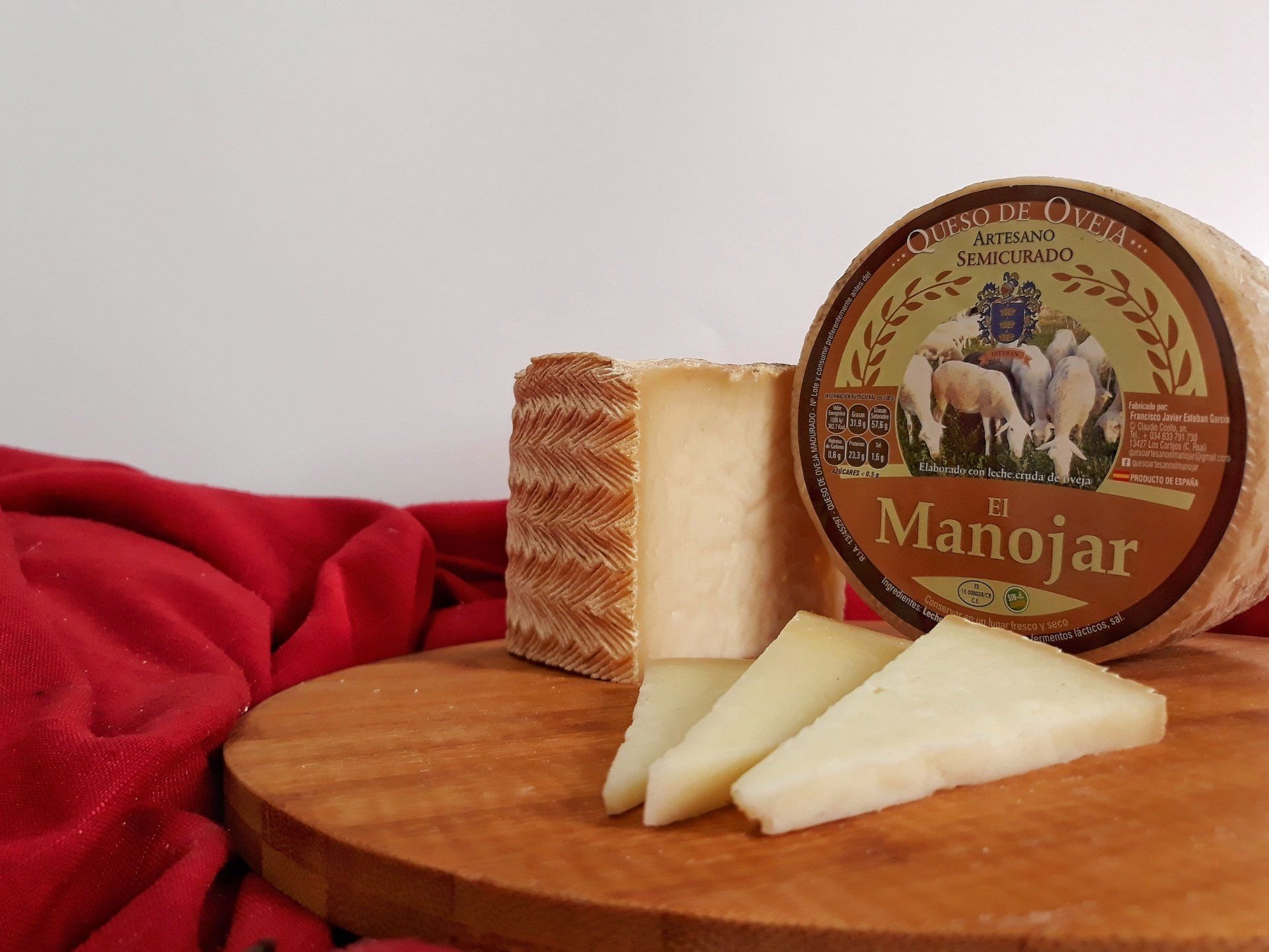 Bodegón de queso semicurado de oveja.