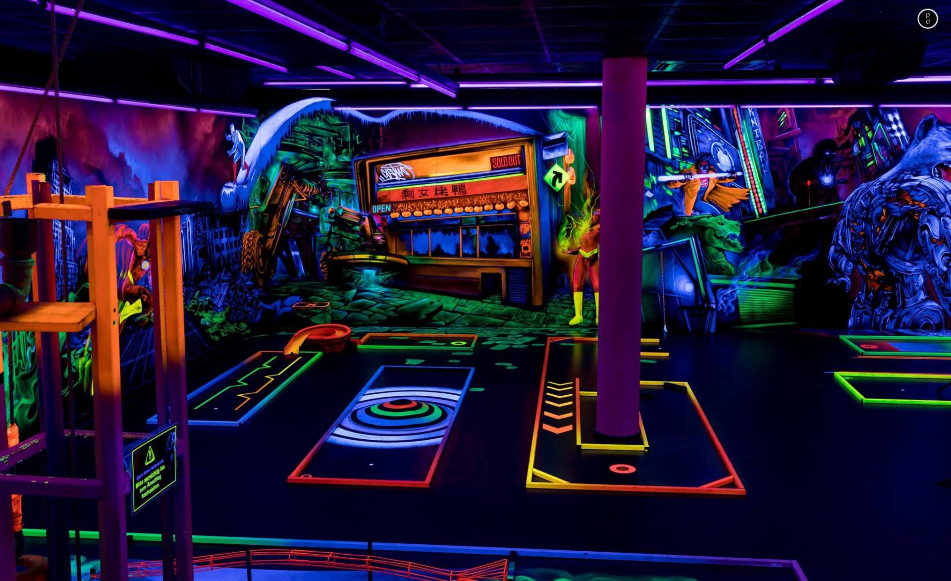 Schwarzlichthelden Schwarzlicht Minigolf