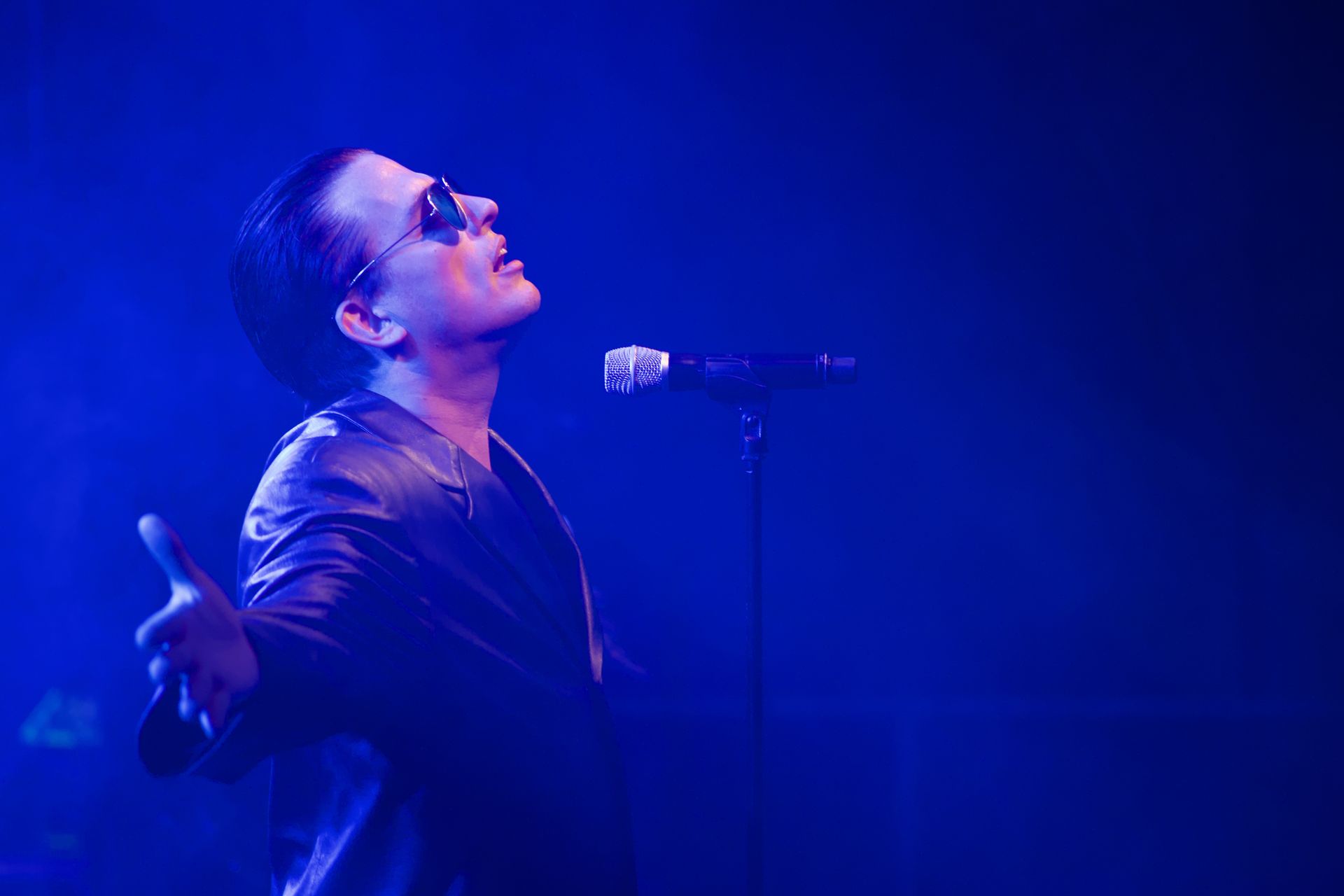 Out of the dark Hans-Peter Gill