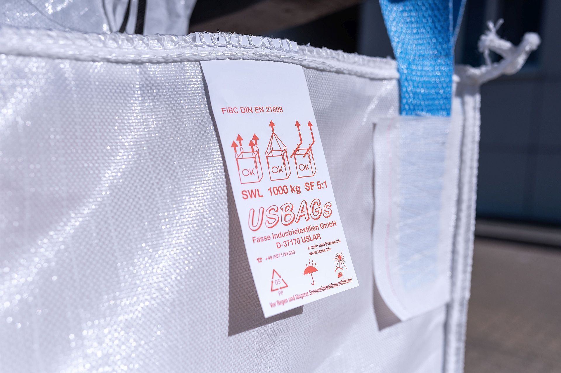 Label am Big Bag zur Identifizierung und Handhabungshinweisen.