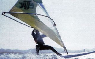 Unbekannter Surfer auf dem Veluwemeer Unbekannter Surfer auf dem Veluwemeer
