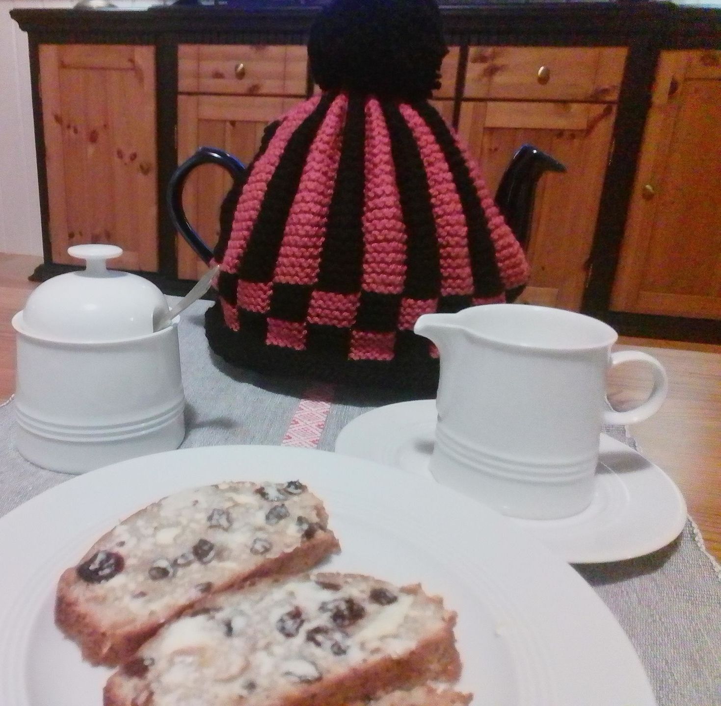 Ist das nicht einfach schön? Englische Teestunde Teekanne und Tea cozy