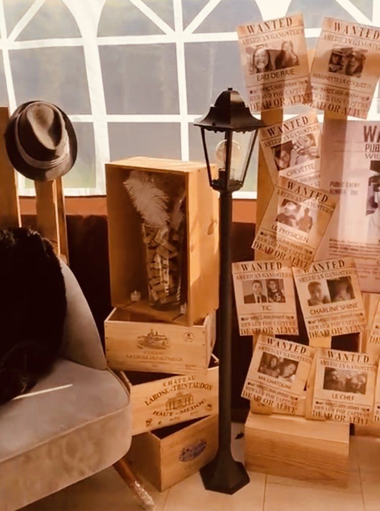 Une décoration immersive pour un anniversaire Peaky Blinders